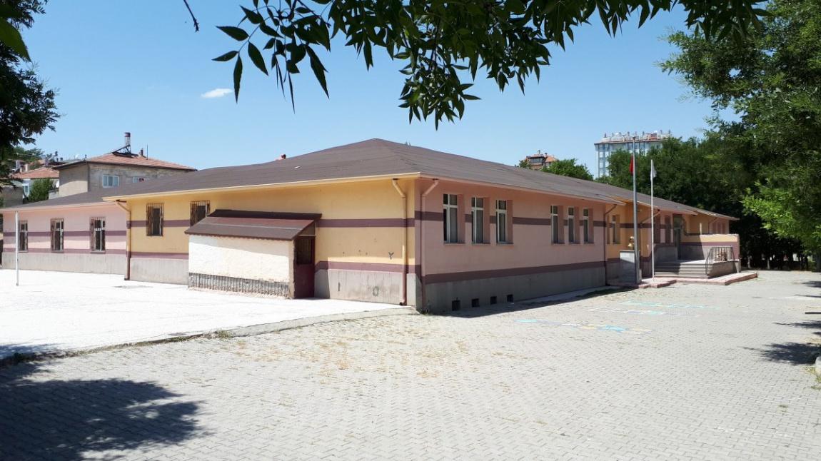 Gülşehir Atatürk İlkokulu Fotoğrafı